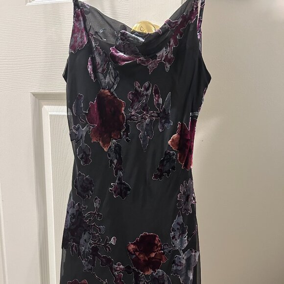 Lulus Dresses & Skirts - Lulu's black floral mini dress